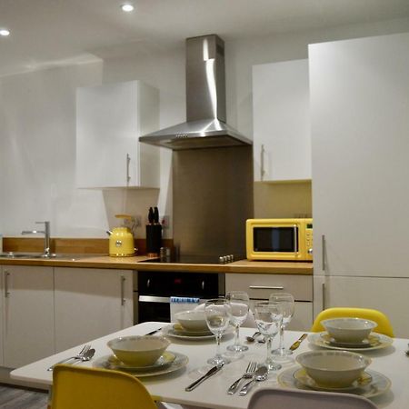 Qh31 - City Centre Location With 2 Double Bedrooms Sleeping Up To 4 People - Spacious Work Or Leisure Apartment เชฟฟิลด์ ภายนอก รูปภาพ