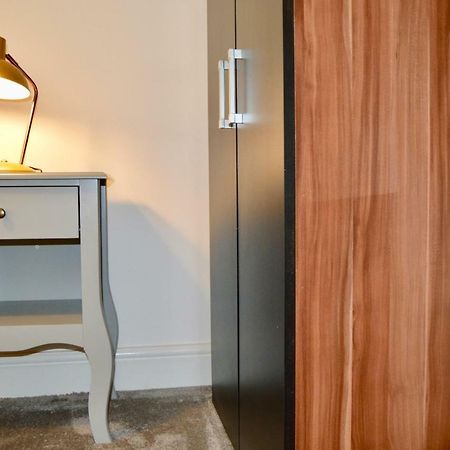 Qh31 - City Centre Location With 2 Double Bedrooms Sleeping Up To 4 People - Spacious Work Or Leisure Apartment เชฟฟิลด์ ภายนอก รูปภาพ