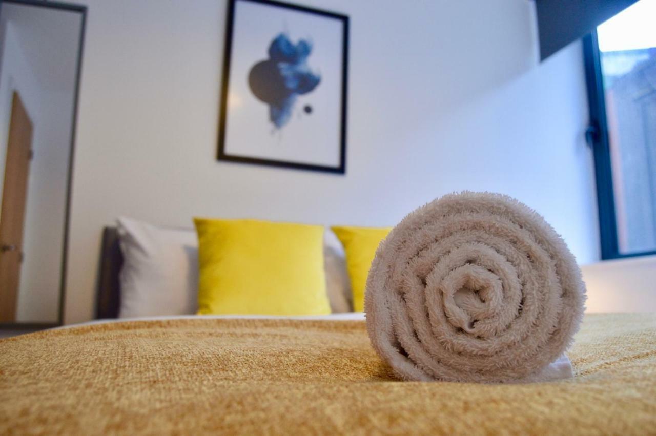 Qh31 - City Centre Location With 2 Double Bedrooms Sleeping Up To 4 People - Spacious Work Or Leisure Apartment เชฟฟิลด์ ภายนอก รูปภาพ