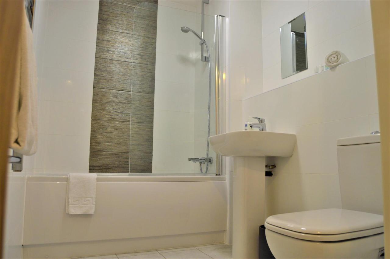 Qh31 - City Centre Location With 2 Double Bedrooms Sleeping Up To 4 People - Spacious Work Or Leisure Apartment เชฟฟิลด์ ภายนอก รูปภาพ
